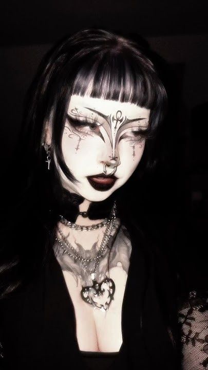 🤭 #goth #gothic #gothmakeup #gothstyle