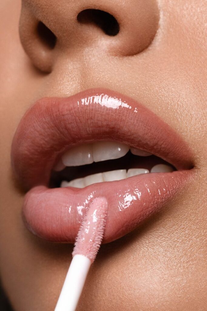 glossy lips